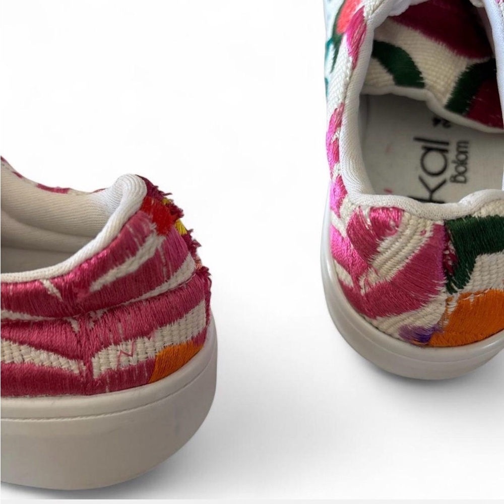 Embroidered Floral Women's Sneakers - Pink and Multicolor - Picture 5 of 6